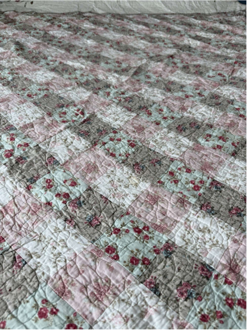 Vintage Cottage Floral Quilt Embroidered Border Chintz Patchwork Cotton 113x90 - Picture 9 of 10